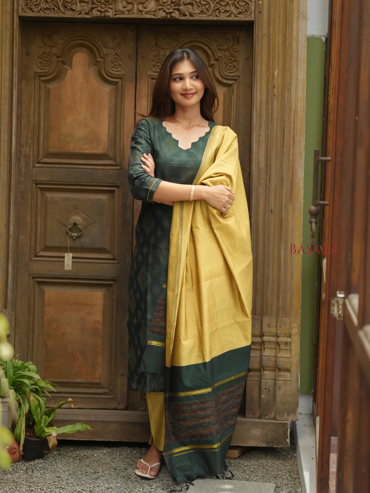Bottle Green Ikkat Suit Set (3pcs.) with lining