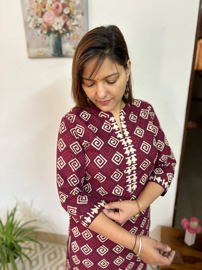 Wine Spiral Print Collar Kurta